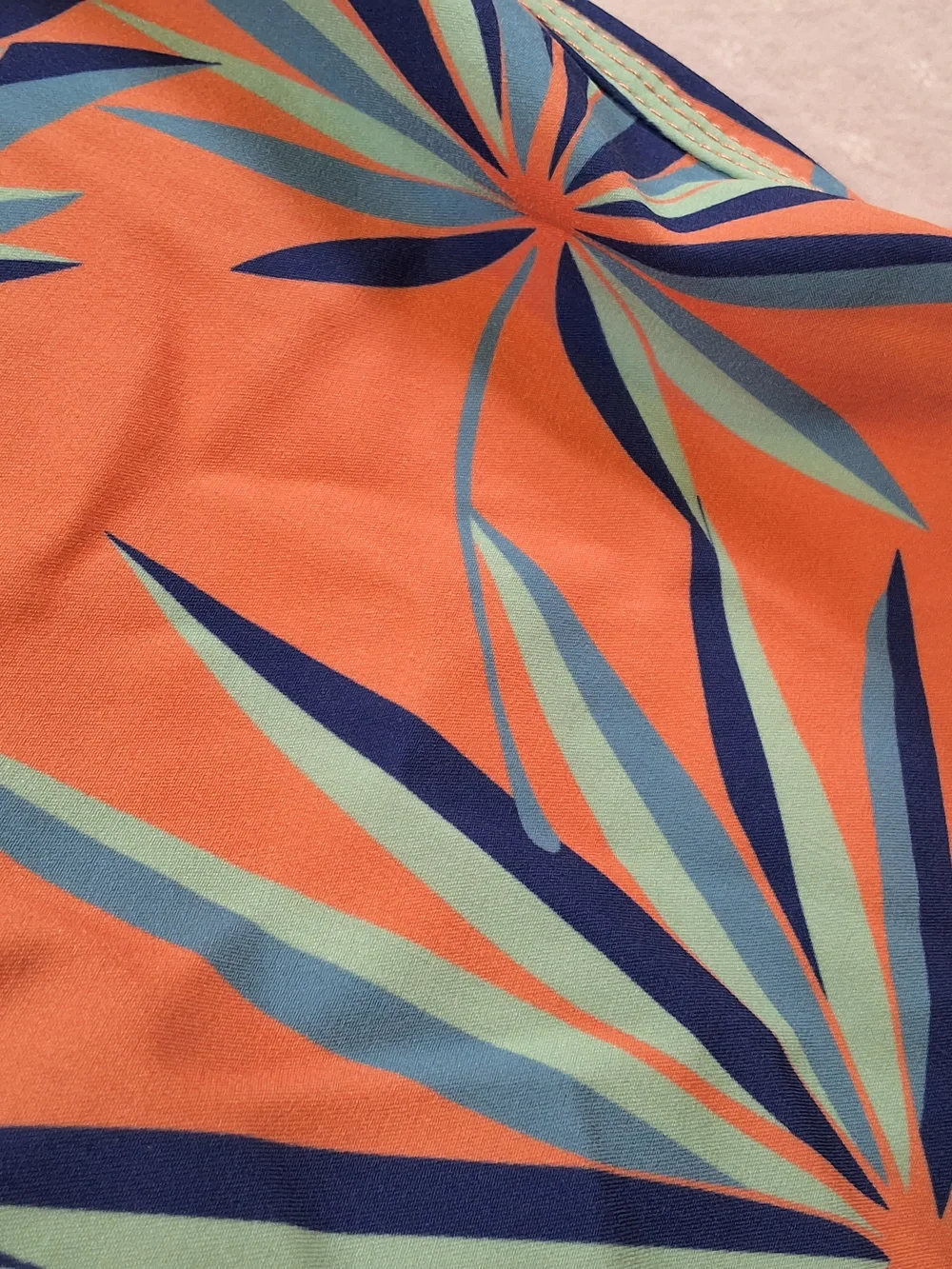 Men's Coral Tropical Print Swim Trunks - Elastic Waist